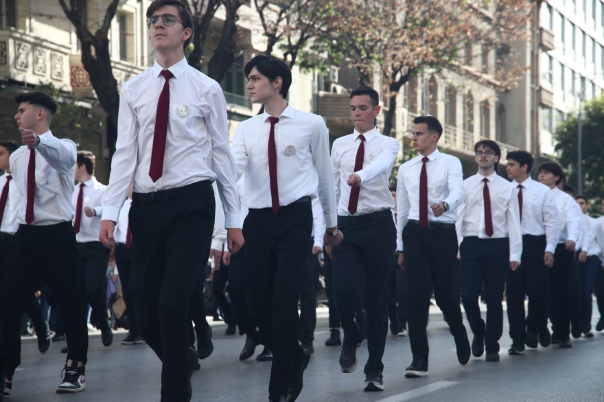 Θεσσαλονίκη: Η μαθητική παρέλαση για την 28η Οκτωβρίου - Δείτε βίντεο και φωτογραφίες