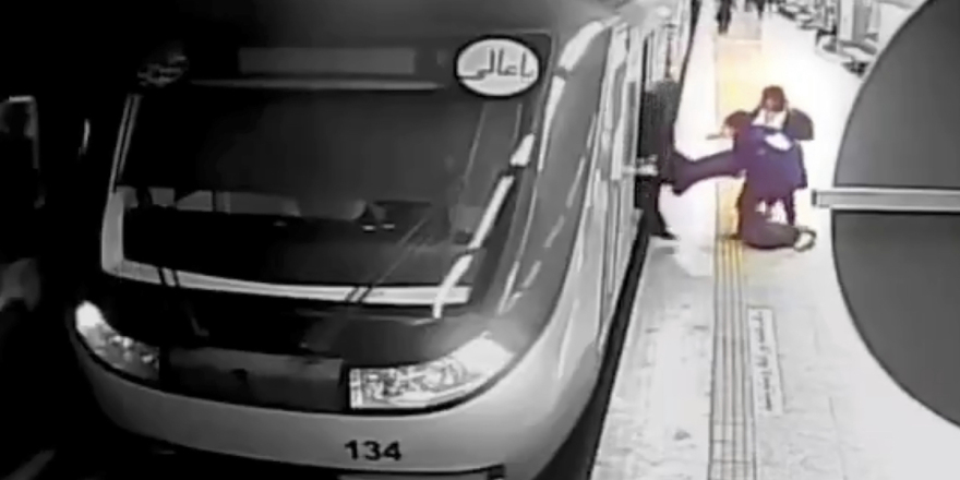 Ιράν: Πέθανε η 16χρονη Αρμιτά που έπεσε αναίσθητη στο μετρό - Τη χτύπησαν γιατί δεν φορούσε μαντίλα