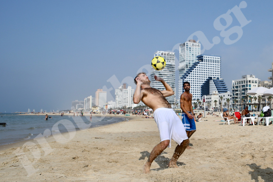 Πόλεμος στο Ισραήλ: Το πρωί στην παραλία, το βράδυ στα καταφύγια - Δείτε βίντεο και φωτογραφίες