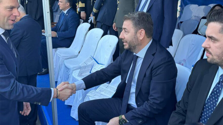 28η Οκτωβρίου: Πλήθος επισήμων στην παρέλαση - Πλάι πλάι Κασσελάκης και Ανδρουλάκης, είχαν σύντομη συνομιλία - Δείτε βίντεο