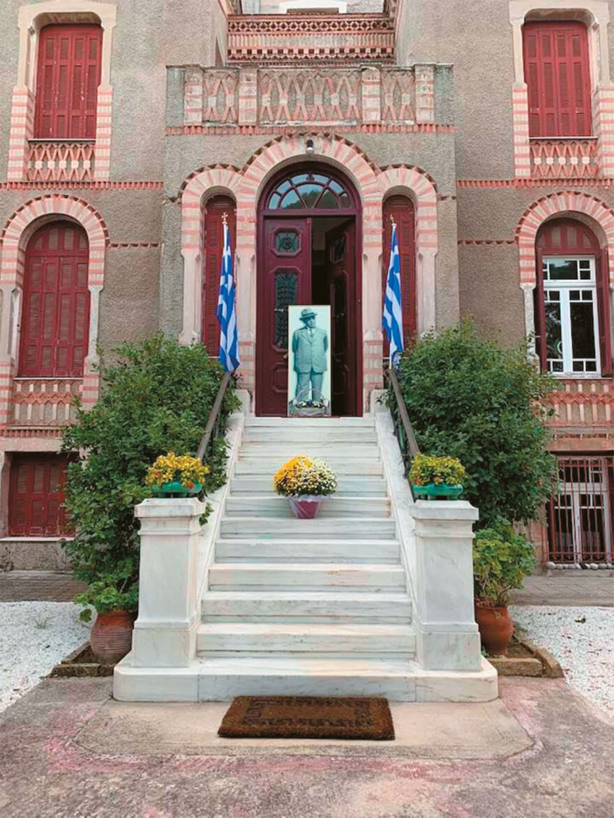 Επέτειος 28ης Οκτωβρίου 1940 - Κοσμοσυρροή στην οικία Μεταξά, εκεί που ακούστηκε το ιστορικό «Όχι» - Δείτε φωτογραφίες