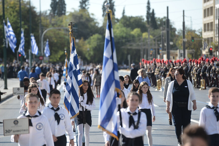 28η Οκτωβρίου: Η μαθητική παρέλαση στην Αθήνα σε εικόνες