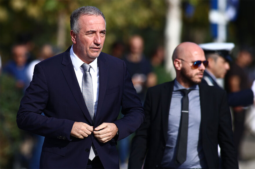 28η Οκτωβρίου: Πλήθος επισήμων στην παρέλαση - Πλάι πλάι Κασσελάκης και Ανδρουλάκης, είχαν σύντομη συνομιλία - Δείτε βίντεο