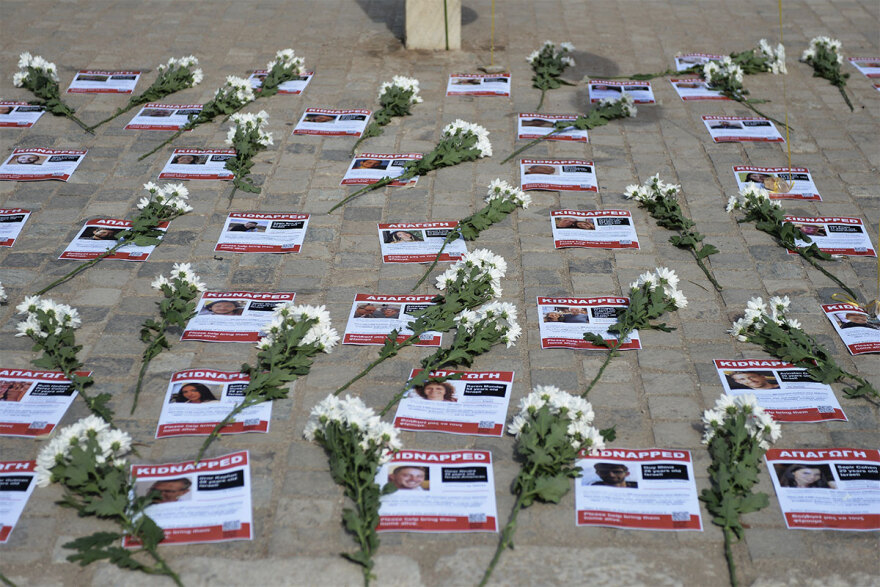 Βίντεο - φωτογραφίες: Φιλειρηνική διαμαρτυρία κατά του πολέμου στο Ισραήλ στον πεζόδρομο της Διονυσίου Αρεοπαγίτου