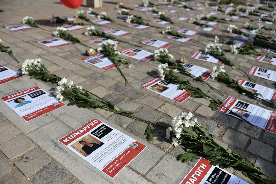 Βίντεο - φωτογραφίες: Φιλειρηνική διαμαρτυρία κατά του πολέμου στο Ισραήλ στον πεζόδρομο της Διονυσίου Αρεοπαγίτου