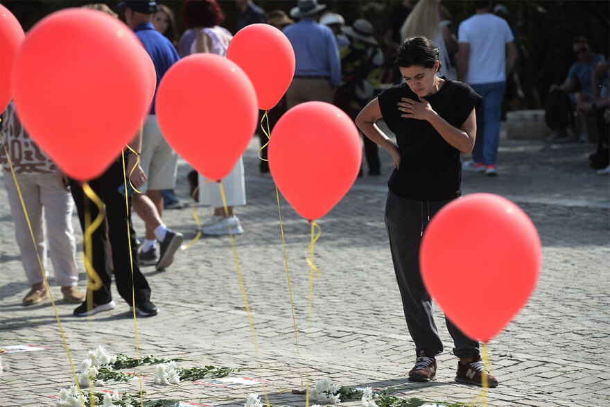 Βίντεο - φωτογραφίες: Φιλειρηνική διαμαρτυρία κατά του πολέμου στο Ισραήλ στον πεζόδρομο της Διονυσίου Αρεοπαγίτου