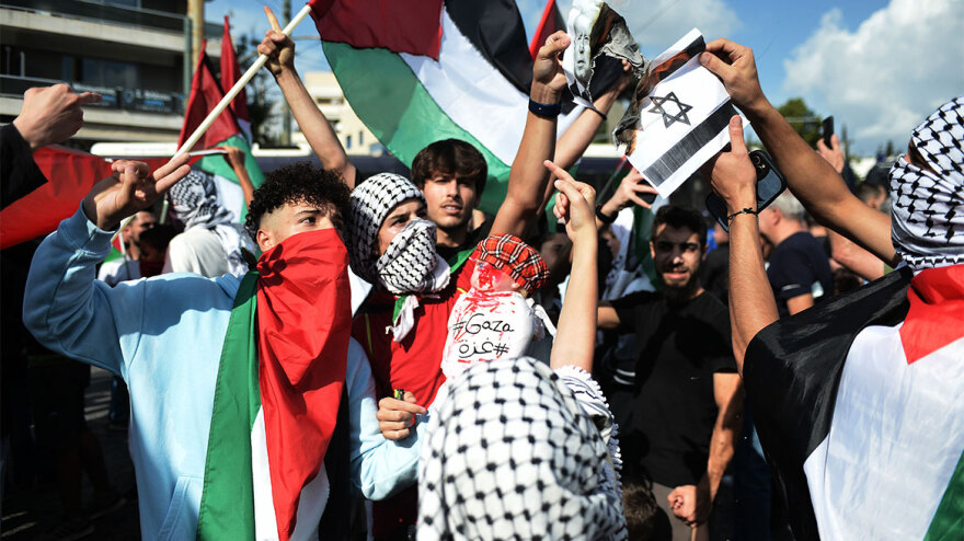 Συλλαλητήριο στην Αθήνα για να σταματήσουν οι ισραηλινές επιχειρήσεις στη Γάζα - Δείτε βίντεο και φωτογραφίες