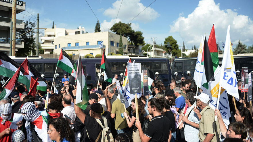 Συλλαλητήριο στην Αθήνα για να σταματήσουν οι ισραηλινές επιχειρήσεις στη Γάζα - Δείτε βίντεο και φωτογραφίες