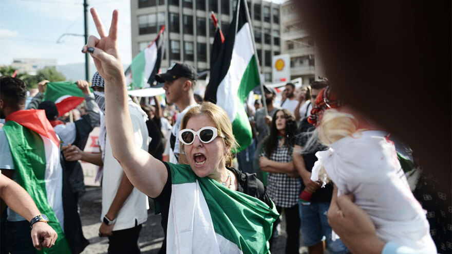 Συλλαλητήριο στην Αθήνα για να σταματήσουν οι ισραηλινές επιχειρήσεις στη Γάζα - Δείτε βίντεο και φωτογραφίες