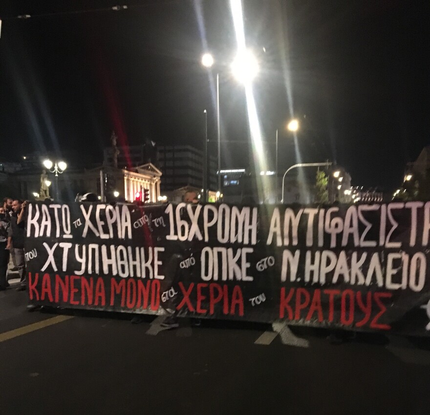 Επεισόδια στα Εξάρχεια μετά την πορεία για τον τραυματισμό της 16χρονης - Προσαγωγές και συλλήψεις