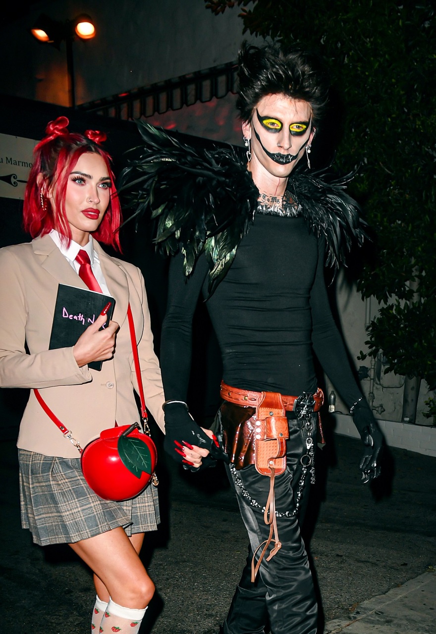 Μέγκαν Φοξ - Μασίν Γκαν Κέλι: Μεταμορφώθηκαν σε χαρακτήρες anime για πάρτι του Χάλογουιν