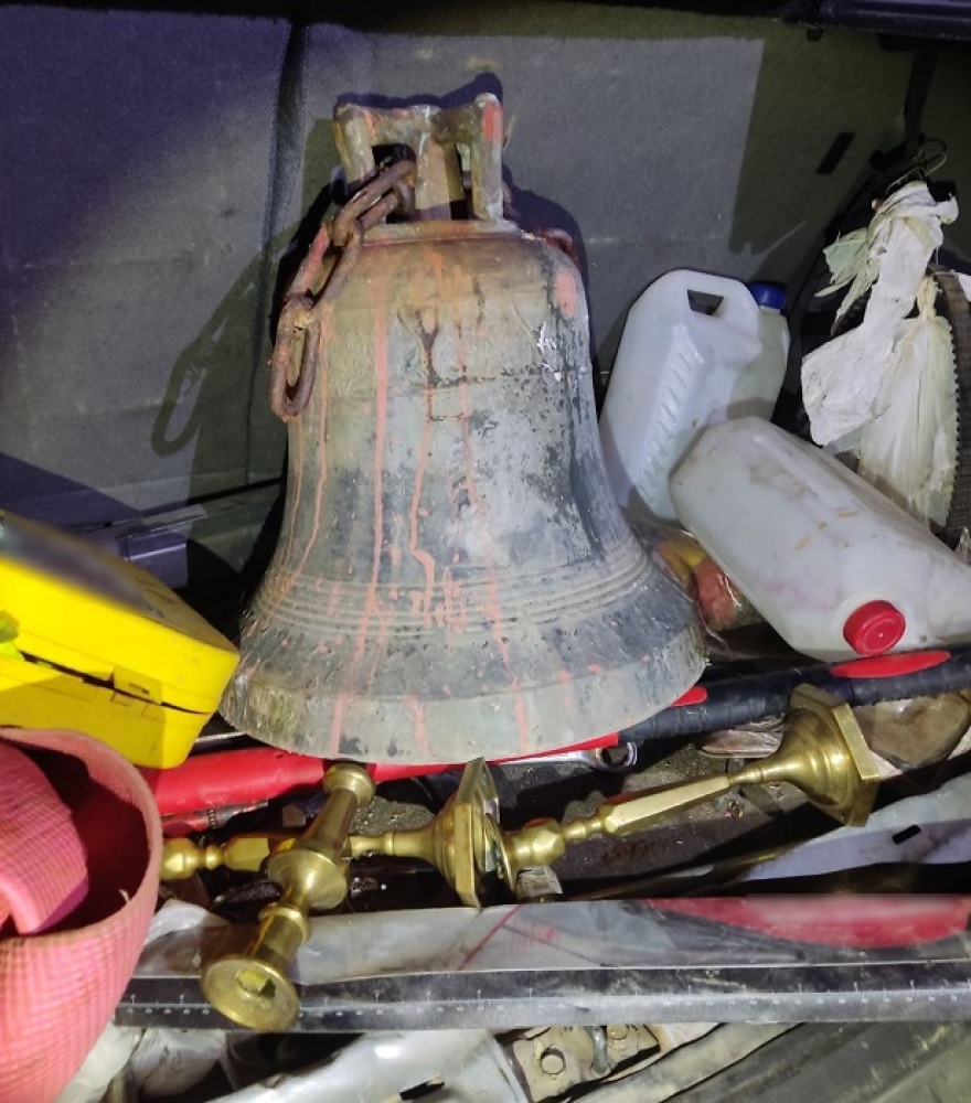  Πιερία: Έκλεψαν καμπάνες από ναούς κι εξωκκλήσι - Ανήλικος μεταξύ των δραστών 