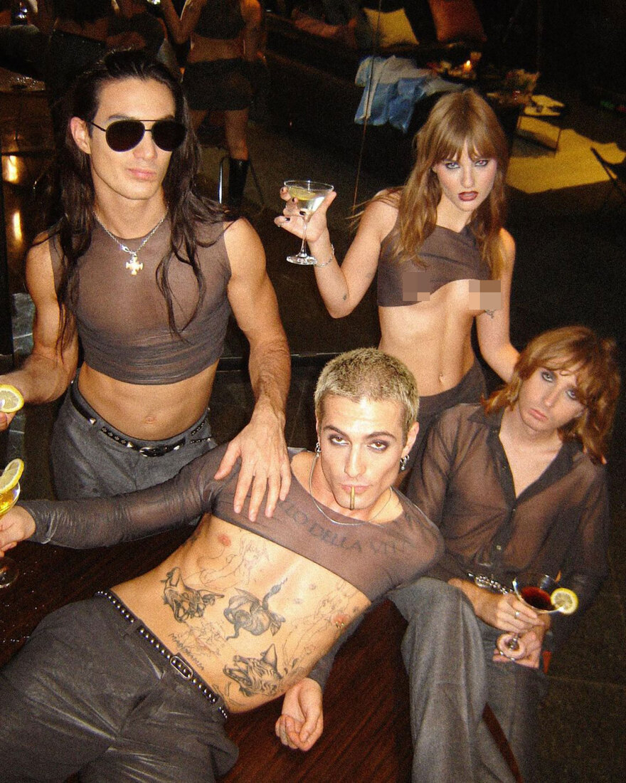 Maneskin: «Προκαλούν» ξανά - Η ημίγυμνη Βικτόρια και τα φιλιά από τον Ίθαν