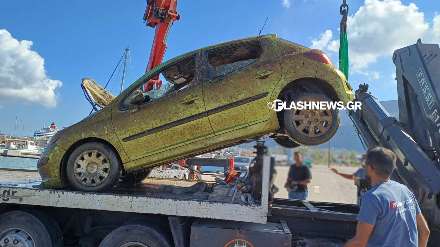 Κρήτη: Μυστήριο με κλεμμένο αυτοκίνητο που βρέθηκε βυθισμένο στον κόλπο της Σούδας - Δείτε βίντεο