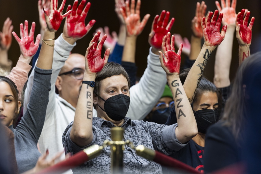 ΗΠΑ - Κογκρέσο: Αντιπολεμικοί διαδηλωτές διέκοψαν ακρόαση του Μπλίνκεν και του Όστιν για βοήθεια σε Ισραήλ και Ουκρανία