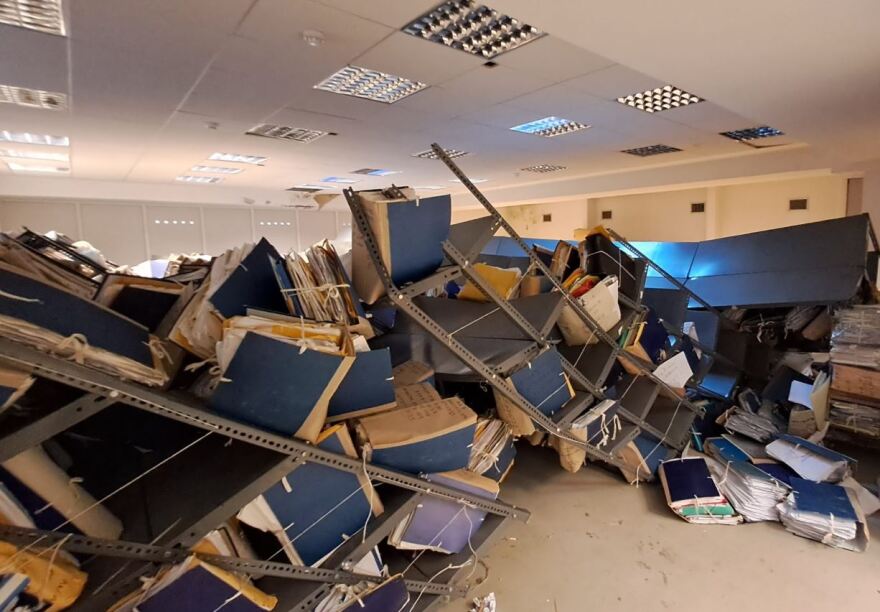 Εισαγγελία Πρωτοδικών Αθήνας: Κατέρρευσαν μεταλλικά ράφια και καταπλάκωσαν δύο άτομα