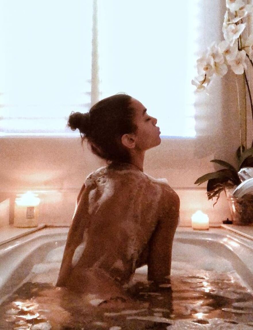 Τζοάνα Σανθ: Γυμνή η σύντροφος του φυλακισμένου Ντάνι Άλβες - Φωτογραφίες, βίντεο 