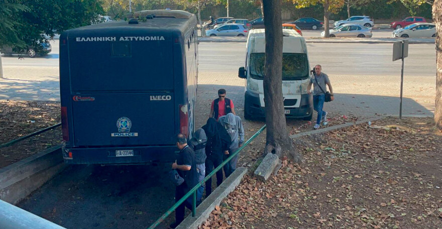 Θεσσαλονίκη: Απολογούνται οι τρεις από τους συλληφθέντες οπαδούς για τα επεισόδια στη Βούλγαρη