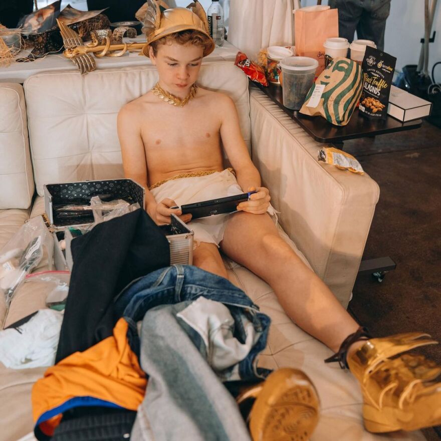 Νιλ Πάτρικ Χάρις: Ως θεός του Ολύμπου για το Χάλογουιν μαζί με τον σύζυγο και τα παιδιά τους