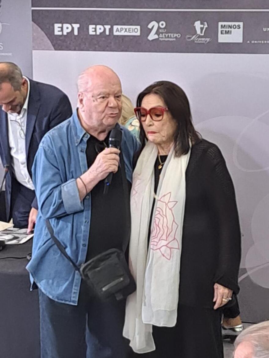 Νάνα Μούσχουρη - Μίμης Πλέσσας: Η συγκινητική συνάντησή τους - Ποιο τραγούδι σιγοψιθύριζαν ο ένας στον άλλο  - Βίντεο