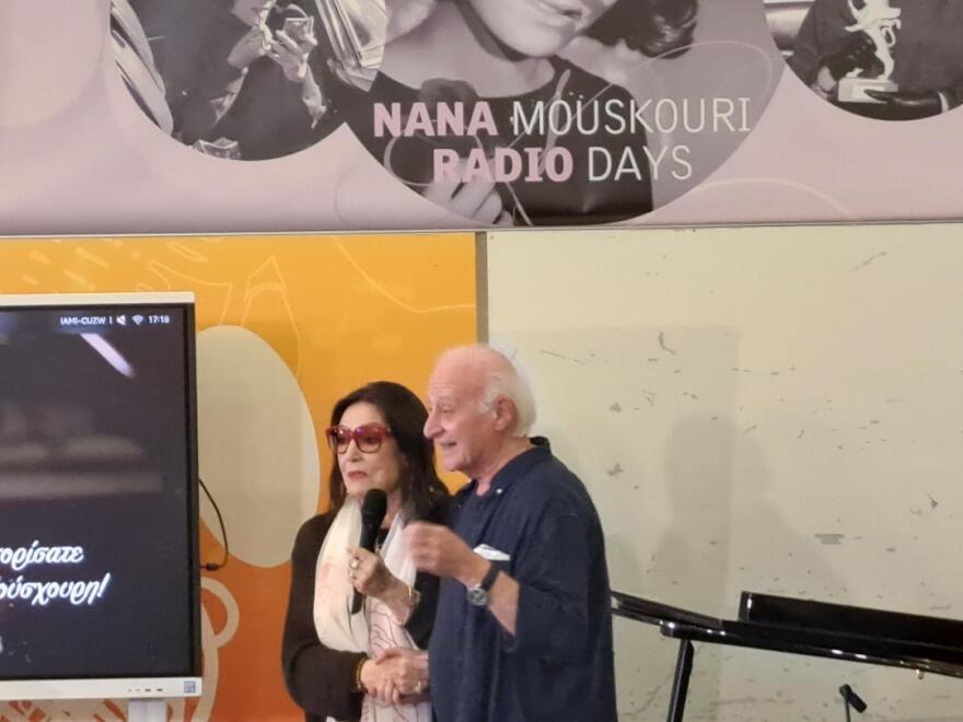 Νάνα Μούσχουρη - Μίμης Πλέσσας: Η συγκινητική συνάντησή τους - Ποιο τραγούδι σιγοψιθύριζαν ο ένας στον άλλο  - Βίντεο