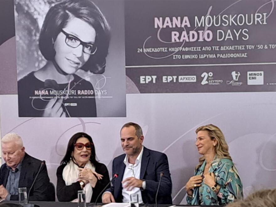 Νάνα Μούσχουρη - Μίμης Πλέσσας: Η συγκινητική συνάντησή τους - Ποιο τραγούδι σιγοψιθύριζαν ο ένας στον άλλο  - Βίντεο