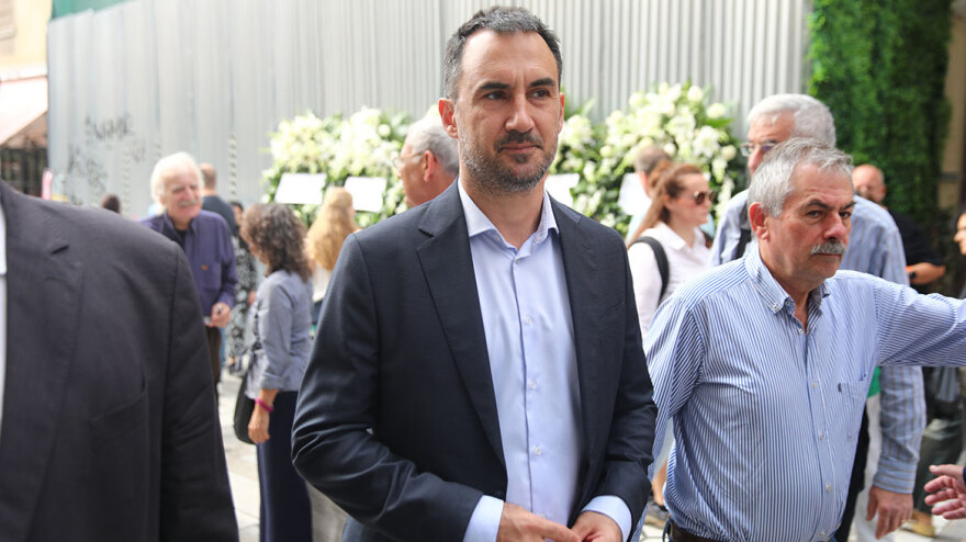 Πέτρος Θέμελης: Συγκίνηση στο τελευταίο αντίο στον σπουδαίο αρχαιολόγο