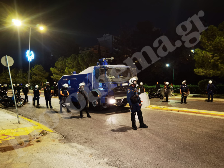 Αντισυγκέντρωση αναρχικών στα Πευκάκια - Δείτε βίντεο και φωτογραφίες