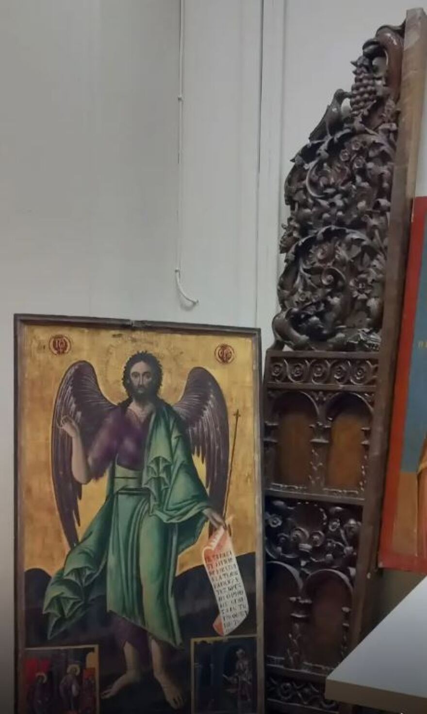 Έρευνα της ΕΛΑΣ σε Μονή της Αττικής - Βρέθηκαν εκκλησιαστικές εικόνες και αντικείμενα που είχαν κλαπεί από ναούς της επαρχίας