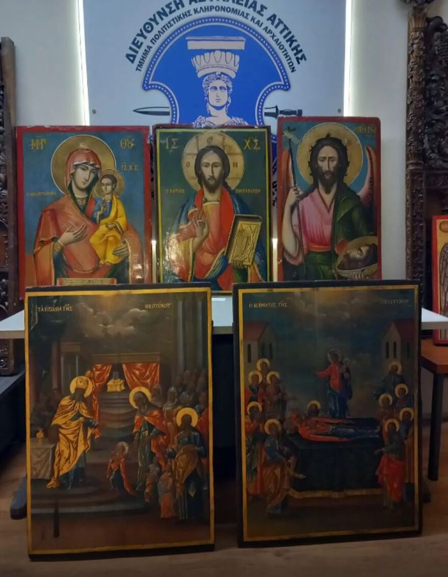 Έρευνα της ΕΛΑΣ σε Μονή της Αττικής - Βρέθηκαν εκκλησιαστικές εικόνες και αντικείμενα που είχαν κλαπεί από ναούς της επαρχίας