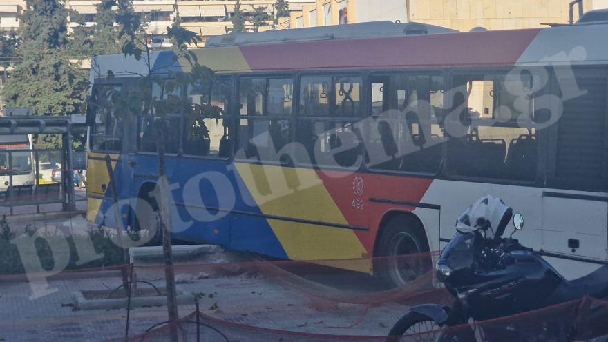 Θεσσαλονίκη: Αστικό λεωφορείο παρέσυρε μηχανάκι και αυτοκίνητα - Μία γυναίκα νεκρή