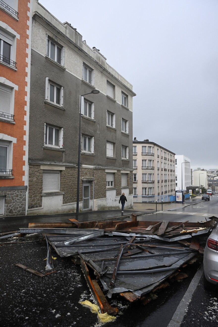  «Μετεωρολογική βόμβα» πλήττει χώρες της Ευρώπης - Έξι νεκροί από την κακοκαιρία «Ciaran»