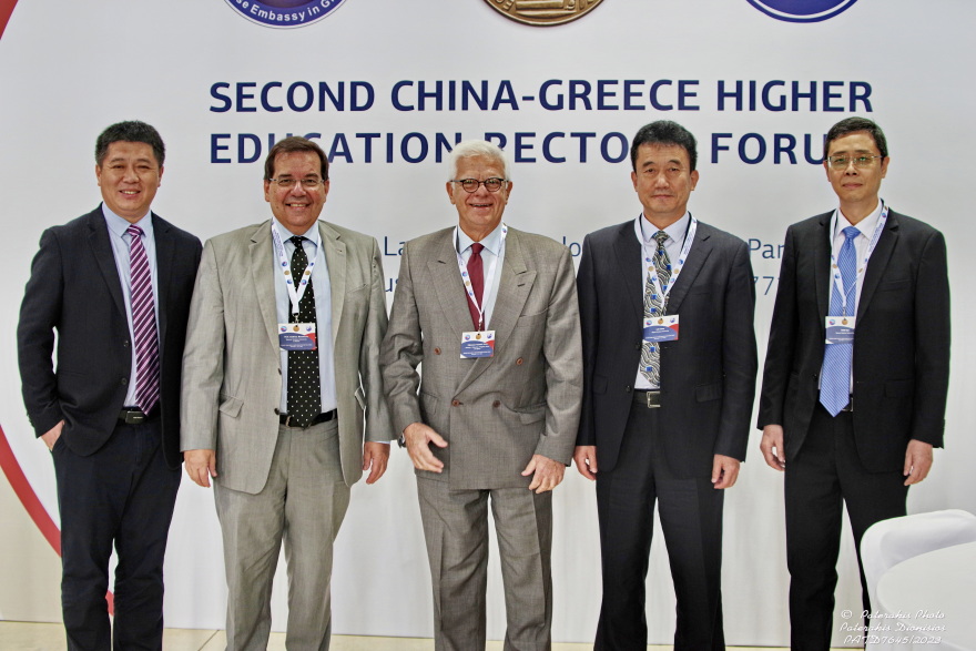 ΑΕΙ: Ελληνο-κινεζική συνεργασία για διπλά πτυχία και έρευνα 