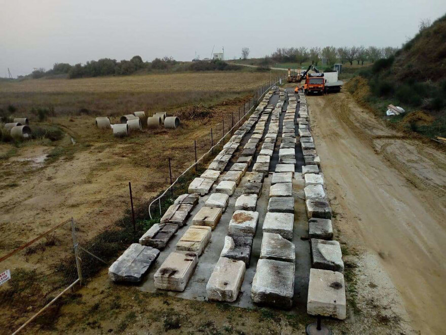 Αμφίπολη: Στον αρχαίο περίβολο του Τύμβου Καστά επιστρέφουν μετά από 21 αιώνες 25 αρχιτεκτονικά μέλη