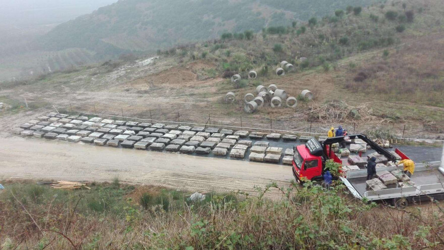 Αμφίπολη: Στον αρχαίο περίβολο του Τύμβου Καστά επιστρέφουν μετά από 21 αιώνες 25 αρχιτεκτονικά μέλη