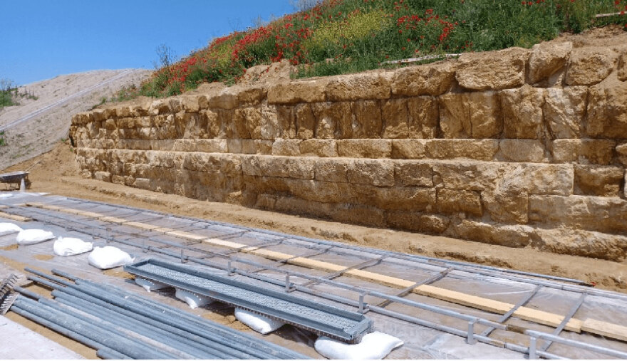 Αμφίπολη: Στον αρχαίο περίβολο του Τύμβου Καστά επιστρέφουν μετά από 21 αιώνες 25 αρχιτεκτονικά μέλη