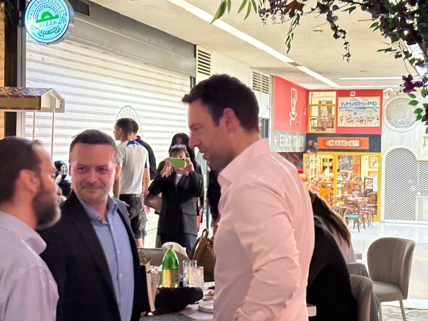 Βραδινή έξοδος Κασσελάκη με τον μπασκετμπολίστα Νίκο Παππά, κάθισε μαζί τους και ο Χάρης Δούκας - Βίντεο και φωτογραφίες