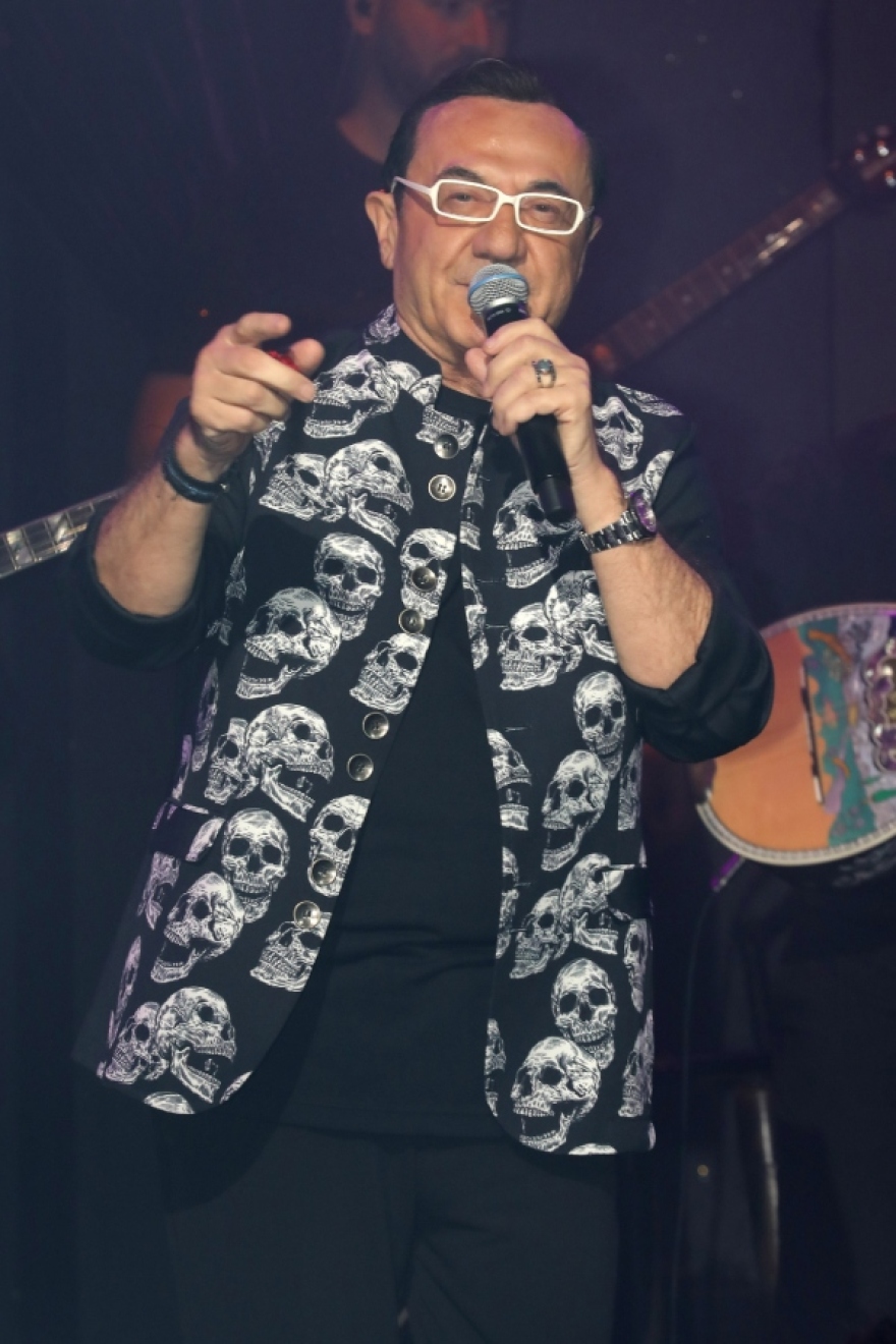 Έλλη Κοκκίνου: Με μίνι φόρεμα και διαφάνειες στην πίστα - Δείτε τις φωτογραφίες