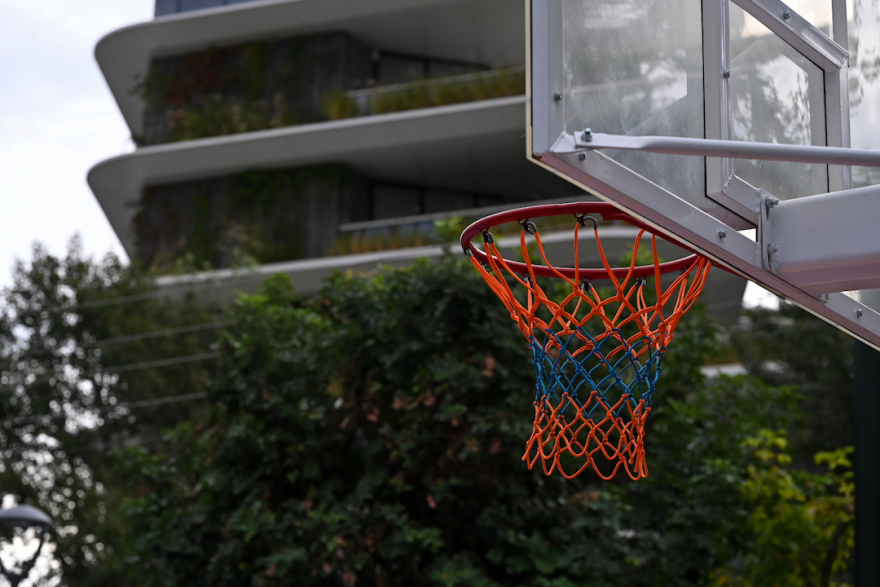 Δήμος Αθηναίων: Ανακαινίστηκαν εννέα ανοιχτά γήπεδα μπάσκετ 