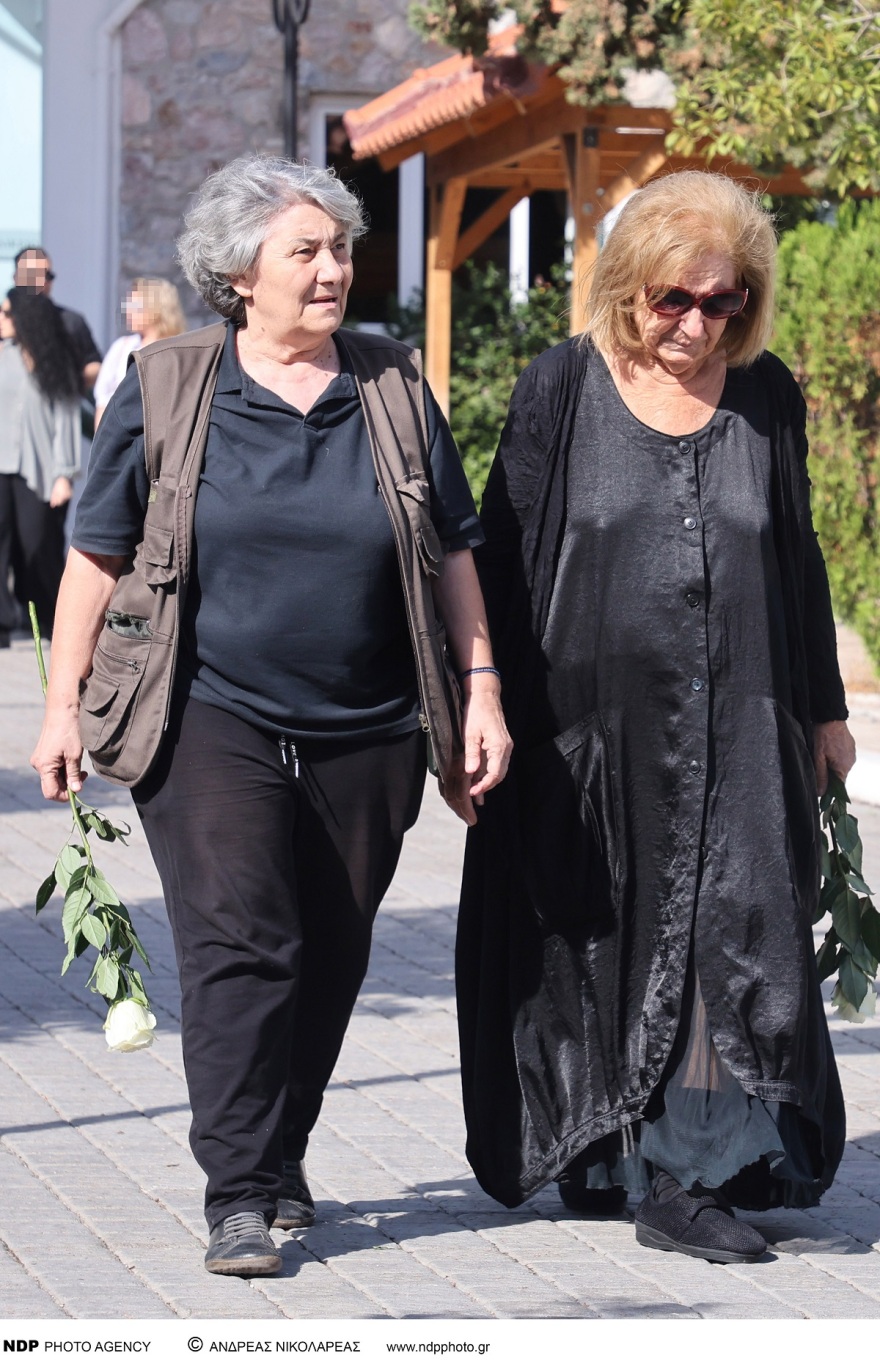 Αλέξανδρος Κομπόγιωργας: Συγκίνηση στην κηδεία του ηθοποιού