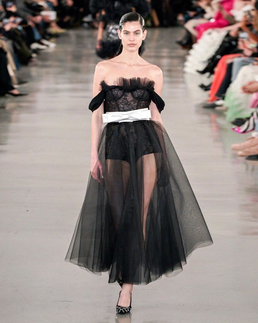 Ανθή Φακιδάρη: Έλαμψε στην πασαρέλα της Victoria's Secret - Ποιος είναι ο πρώτος «άγγελος» από την Ελλάδα