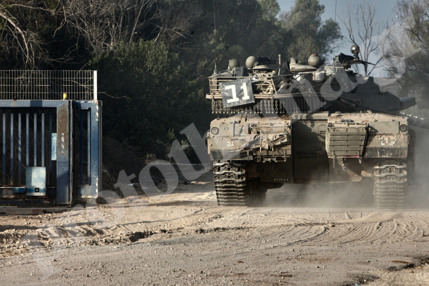 Ισραήλ: Το protothema στην πρώτη γραμμή - Η εκκίνηση των ισραηλινών αρμάτων και ο βομβαρδισμός της Χαμάς