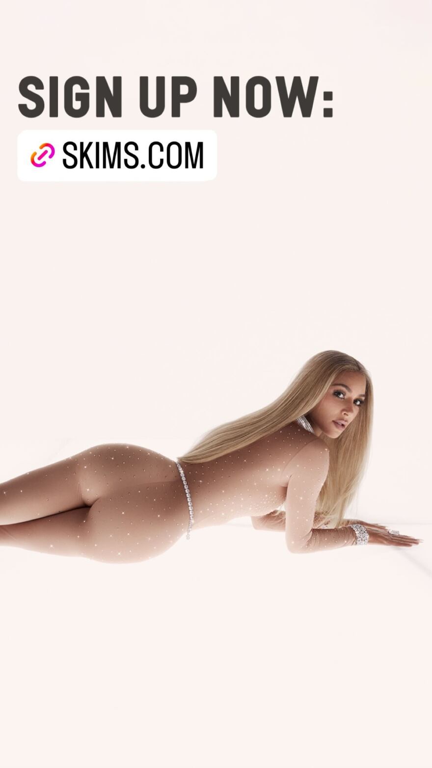 Κιμ Καρντάσιαν: Η νέα λαμπερή σειρά εσωρούχων που θύμισε... Μπρίτνεϊ Σπίαρς