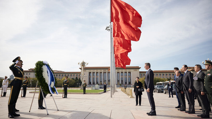 Σε θερμό κλίμα η συνάντηση Μητσοτάκη - Λι Τσιανγκ στο Πεκίνο - Τι είπε ο πρωθυπουργός  