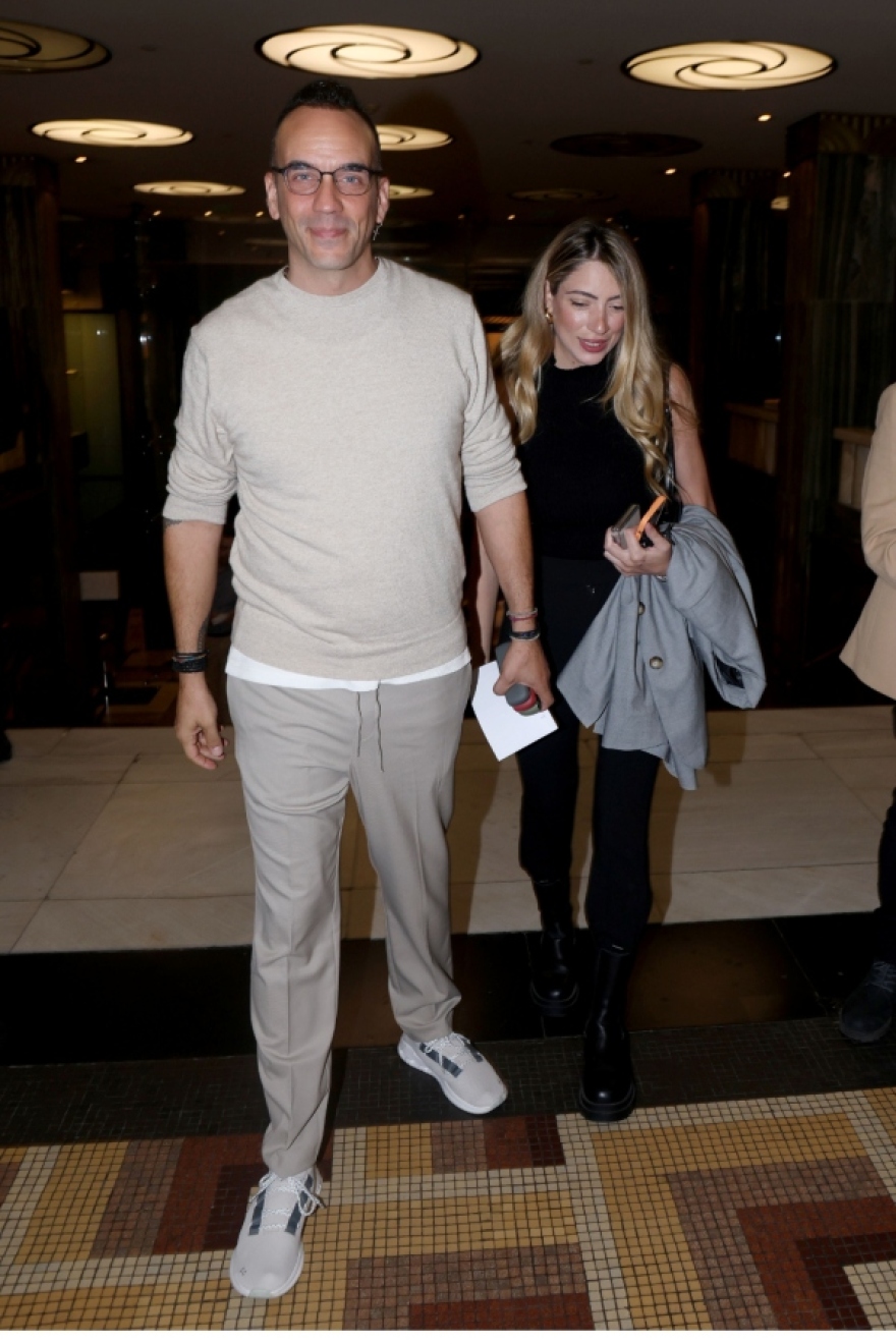 Πάνος Μουζουράκης - Μαριλού Κοζάρη: Πήγαν στο θέατρο - Δείτε φωτογραφίες