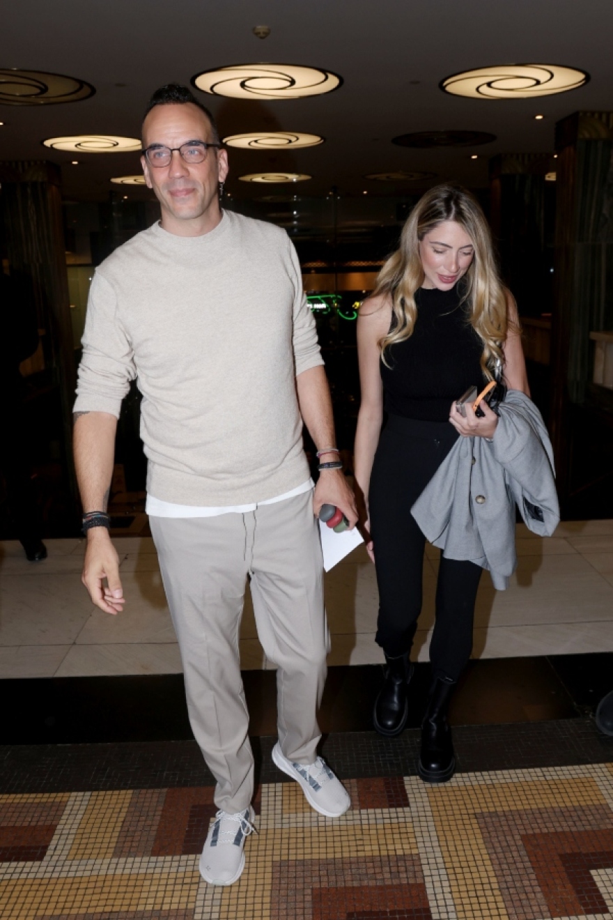 Πάνος Μουζουράκης - Μαριλού Κοζάρη: Πήγαν στο θέατρο - Δείτε φωτογραφίες