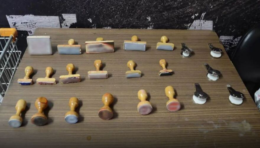 Κύκλωμα έφτιαχνε «μαϊμού» πίνακες γνωστών ζωγράφων και τους πουλούσε για αληθινούς - Λεία πάνω από 6 εκατ. ευρώ