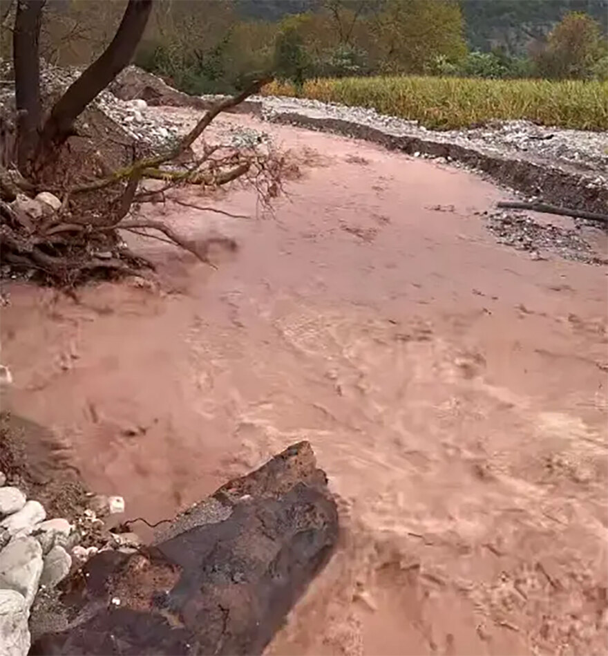 Κακοκαιρία: Αποκλείστηκαν χωριά στην Καλαμπάκα, εκκενώθηκαν στην Αχαΐα - Πού υπάρχουν προβλήματα (βίντεο & φωτογραφίες)