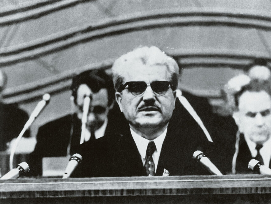 Η μακρά ιστορία των καρατομήσεων στην Αριστερά - «Καλά, σύντροφε, εσύ διαγράφηκες νωρίς» 