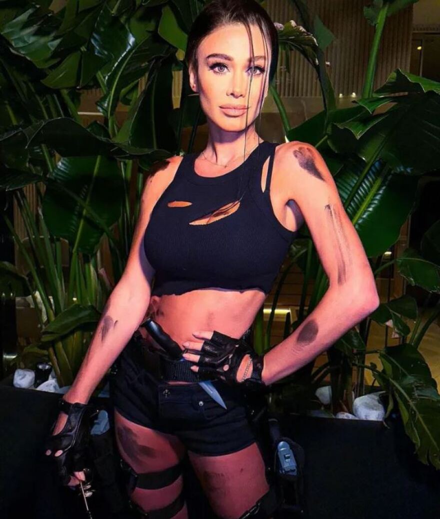 Ντιλέτα Λεότα: Έκλεψε τις εντυπώσεις ως Λάρα Κροφτ - Φωτογραφίες 